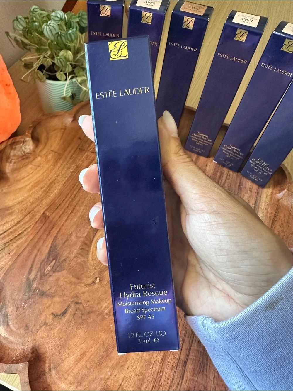 Estée Lauder Futurist Hydra Rescue Moisturizing Makeup 1W1 BONE